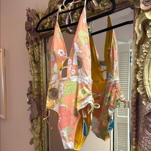 NWT and sanitary liner Wet brand swimsuit in 60’s flower print